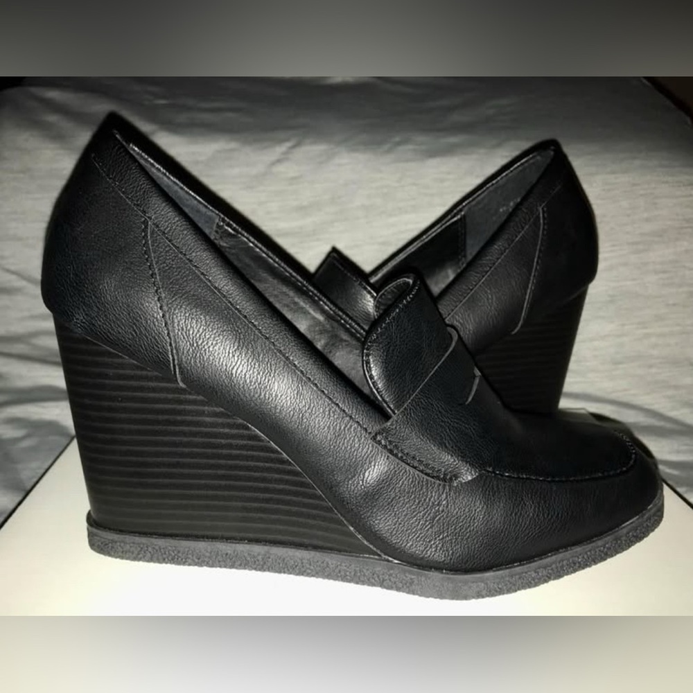 BRAND NEW SUN + STONE BLACK WEDGE LOAFERS